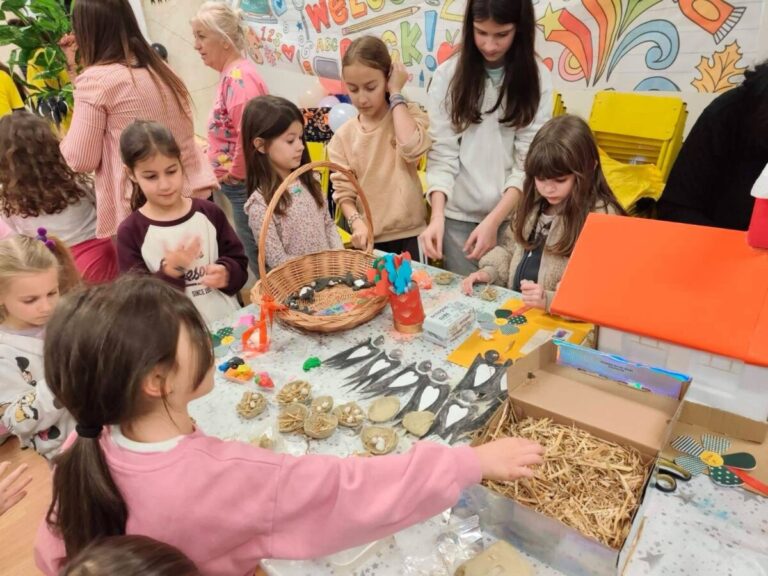 Rekordan odziv u aleksinačkom „Voždu“: Upisana tri odeljenja prvaka pre roka