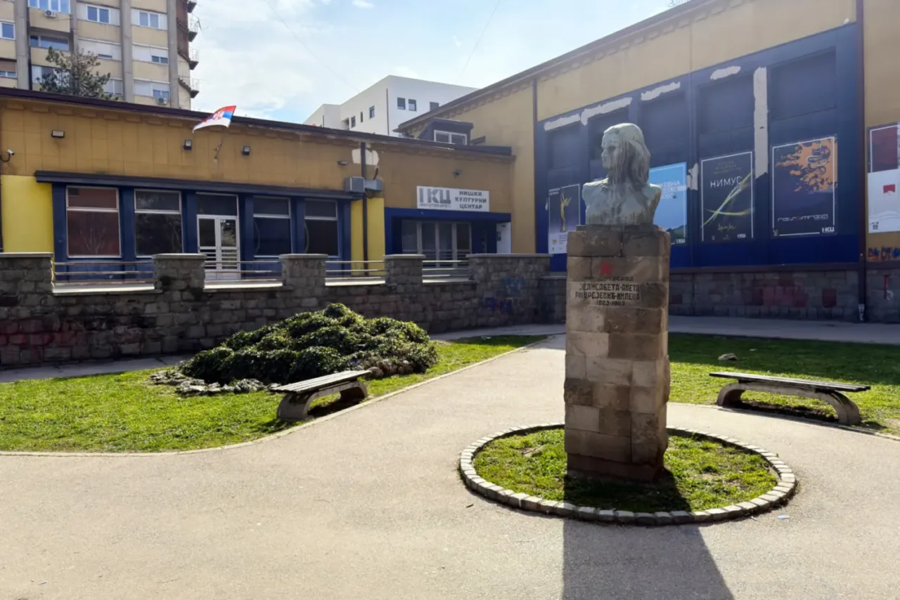Niški kulturni centar bista