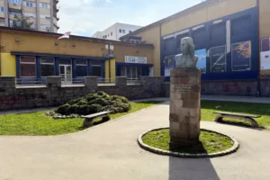 Niški kulturni centar bista