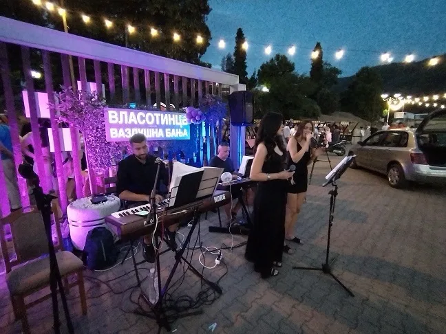 Vinski bal u Vlasotincu: Večeras izbor misice i koncert Aca Pejovića