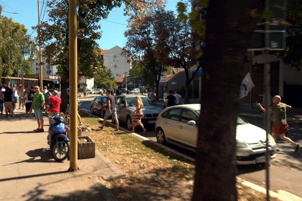 Vučić u Nišu i protesti