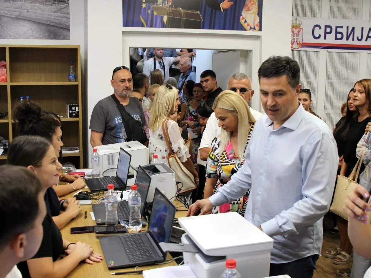 Počelo prikupljanje potpisa SNS
