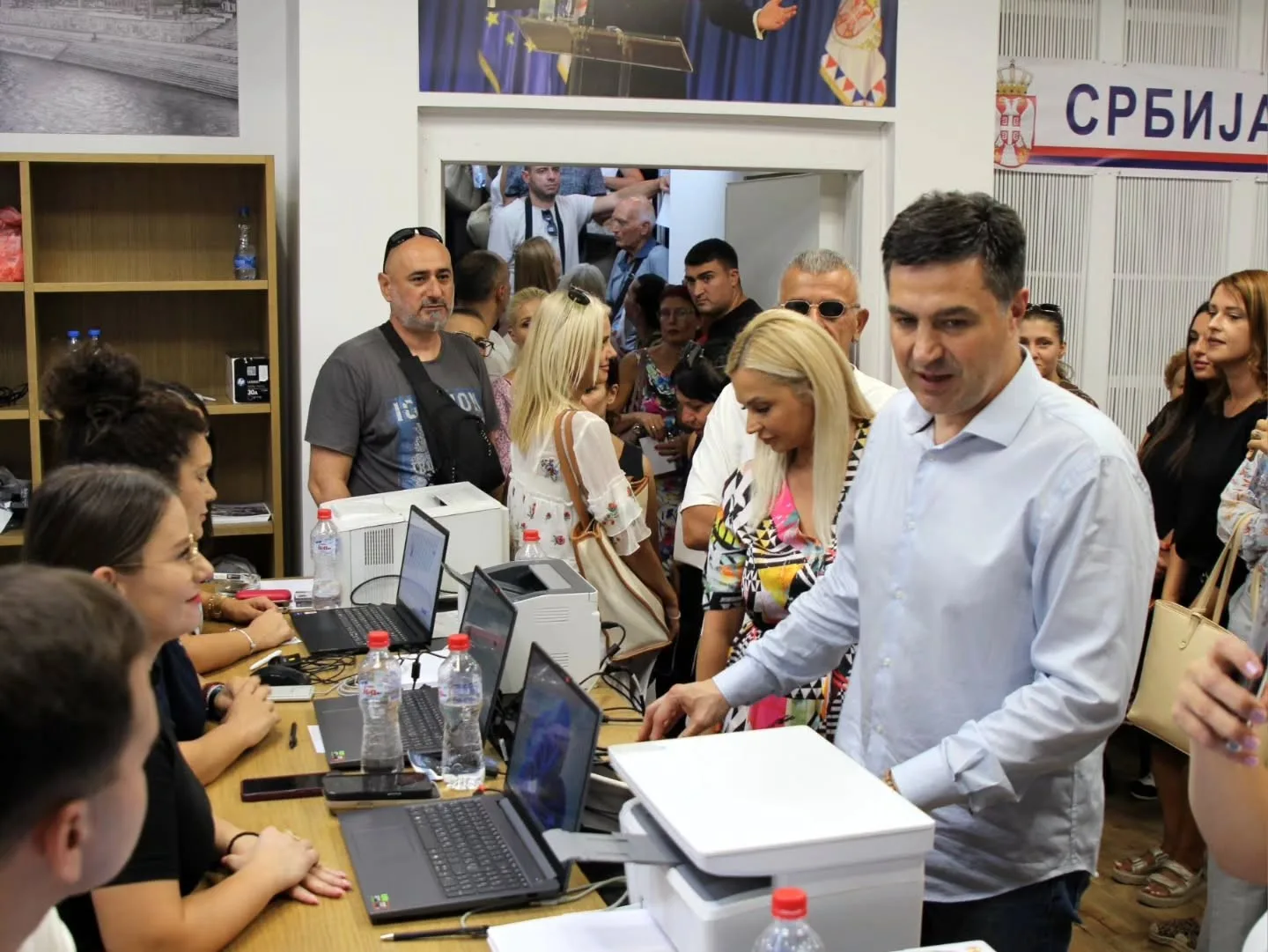 Počelo prikupljanje potpisa SNS